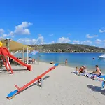 Family Friendly Seaside Sevid, Trogir - 4286 公寓 *