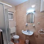 Family Friendly Seaside Sevid, Trogir - 4286 公寓
