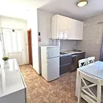Family Friendly Seaside Sevid, Trogir - 4286 公寓
