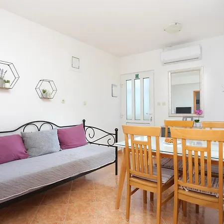 Apartman Family Friendly Seaside Sevid, Trogir - 4286 Marina