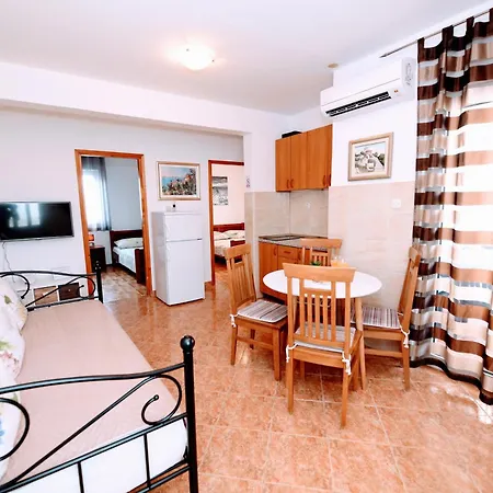 Apartman Family Friendly Seaside Sevid, Trogir - 4286 *
