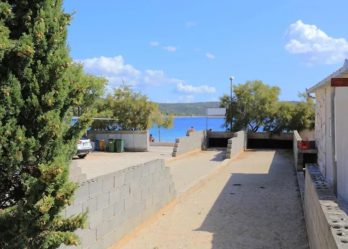 Family Friendly Seaside Sevid, Trogir - 4286 Apartament