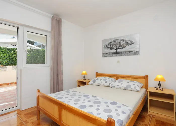 Family Friendly Seaside Sevid, Trogir - 4286 Apartament