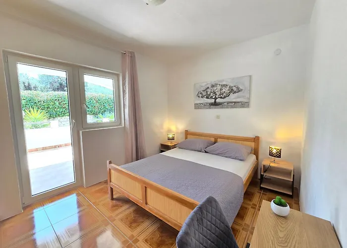 Family Friendly Seaside Sevid, Trogir - 4286 Apartament