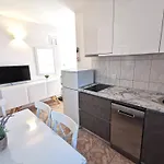 Family Friendly Seaside Sevid, Trogir - 4286 Apartamento