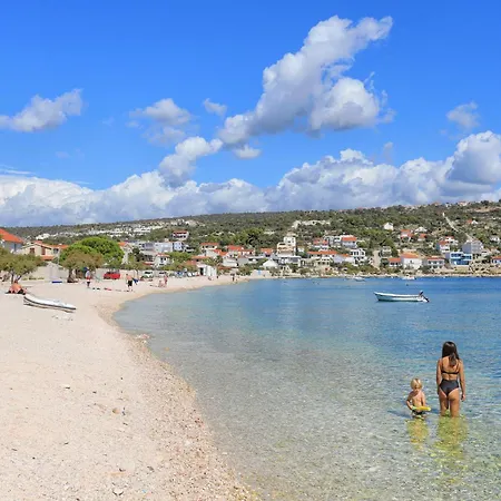 Family Friendly Seaside Sevid, Trogir - 4286 아파트