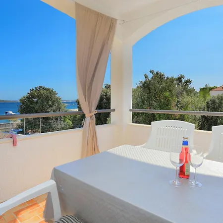 Family Friendly Seaside Sevid, Trogir - 4286 דירה