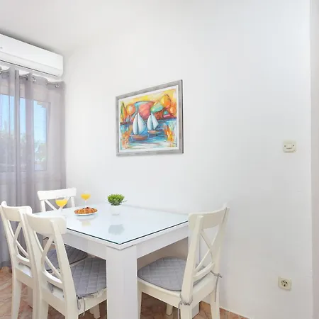 Family Friendly Seaside Sevid, Trogir - 4286 아파트 *