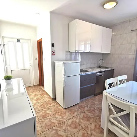 Family Friendly Seaside Sevid, Trogir - 4286 아파트