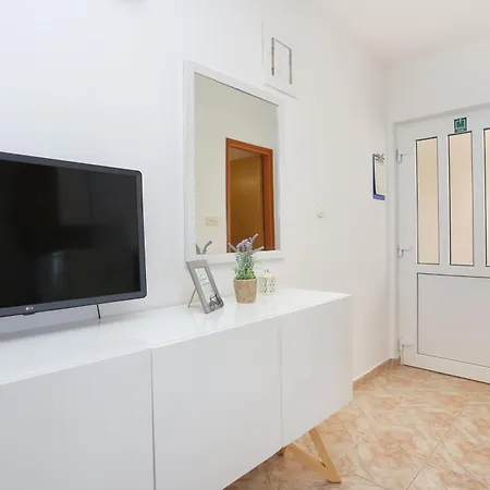 Family Friendly Seaside Sevid, Trogir - 4286 Apartment