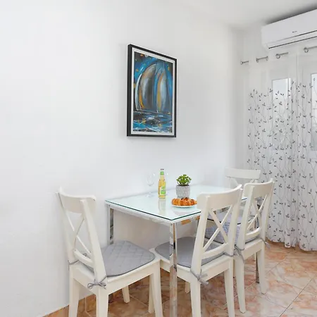 Family Friendly Seaside Sevid, Trogir - 4286 아파트