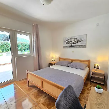 Family Friendly Seaside Sevid, Trogir - 4286 Apartamento
