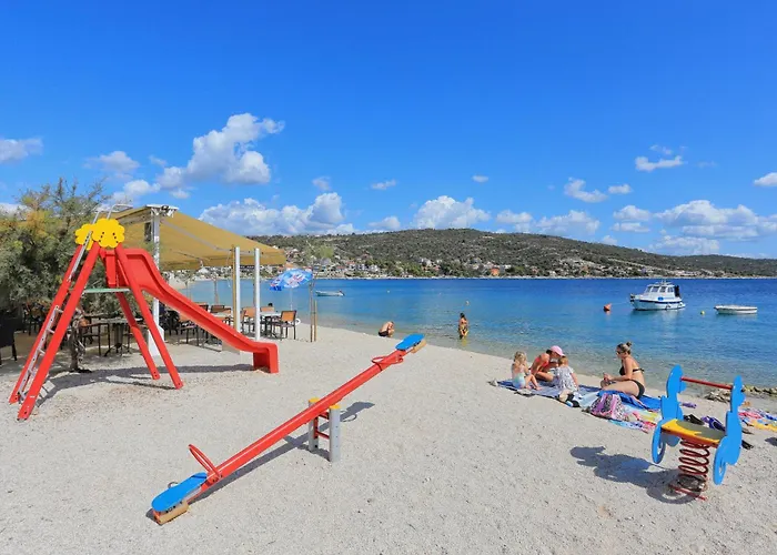 Family Friendly Seaside Sevid, Trogir - 4286 Apartmán *