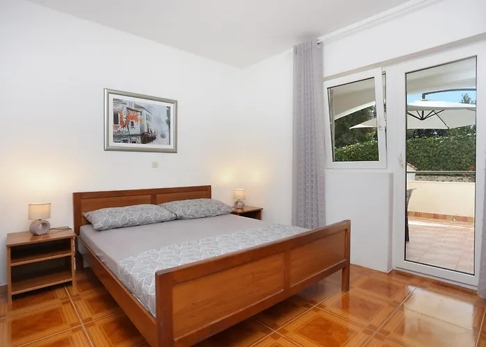 Family Friendly Seaside Sevid, Trogir - 4286 Daire Marina