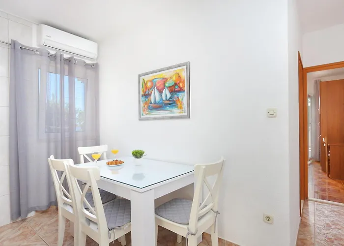 Family Friendly Seaside Sevid, Trogir - 4286 Daire *