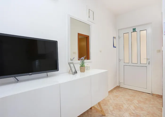 Family Friendly Seaside Sevid, Trogir - 4286 Daire
