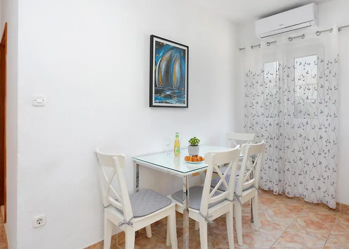 Family Friendly Seaside Sevid, Trogir - 4286 Apartmán